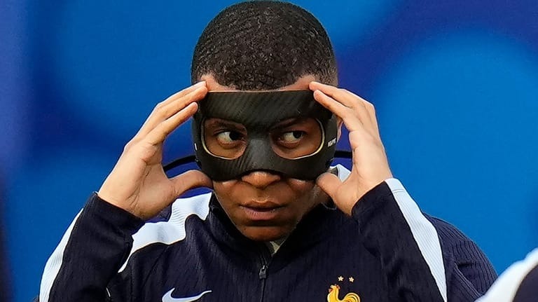 mbappe mascara​