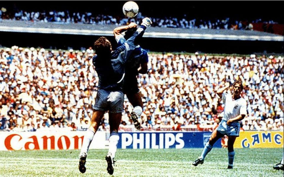 a mao de deus maradona